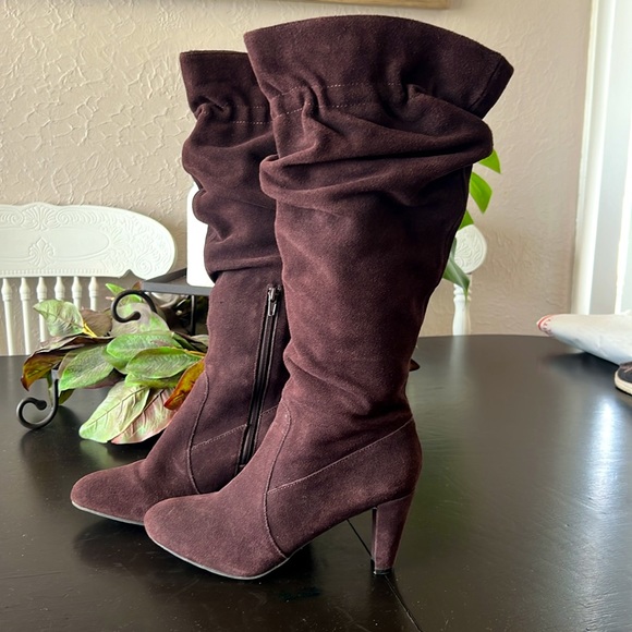 Women’s Boots - Picture 3 of 6